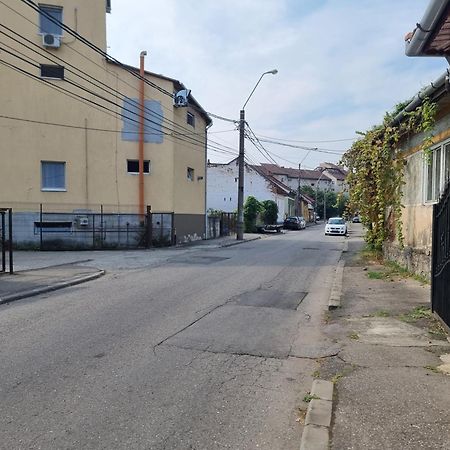 La Bebe 1 Bed Hotell Hunedoara Eksteriør bilde