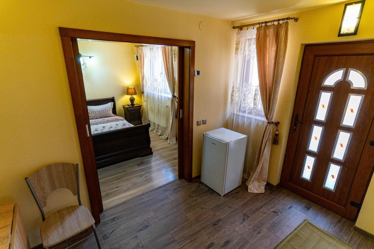 La Bebe 1 Bed Hotell Hunedoara Eksteriør bilde